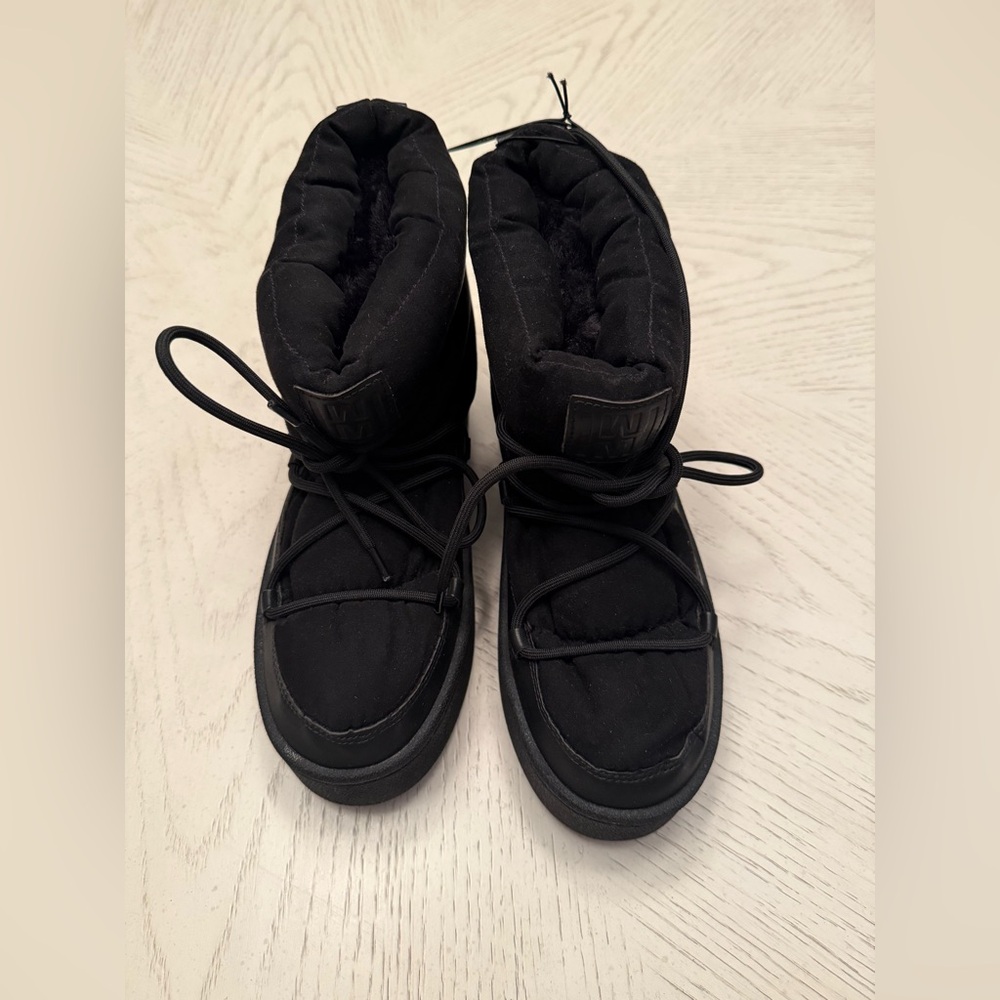 Hm black moon boots 9